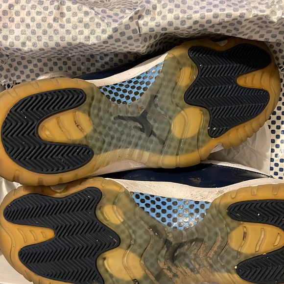 Air Jordan 11 Retro - Picture 2 of 7